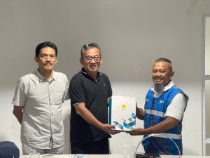 Peringati Hari Pelanggan Nasional 2024 PLN UP3 Palembang Berhasil Berkomitmen Bersama OPI Mall dalam Mendukung Ekosistem Kendaraan Listrik