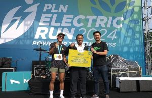 5 Pengemudi Ojol Prasejahtera Peroleh Motor Listrik di PLN Electric Run 2024