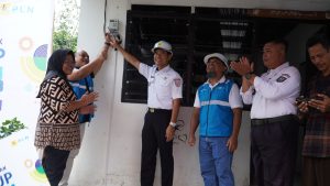 Jelang HLN ke 79, PLN Bantu Sambung Listrik Gratis Bagi Masyarakat di Kelurahan Sukajadi Timur Melalui Program Light Up The Dream