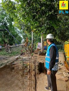 Gerak Cepat PLN Pulihkan Listrik Pasca Angin Puting Beliung di Muara Enim Sumatera Selatan