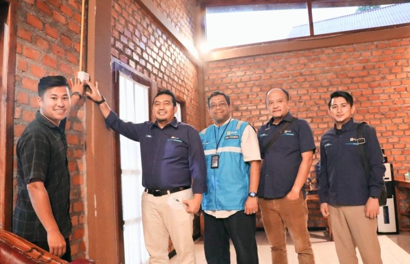 PLN Pulihkan Kelistrikan 100% di Sungai Penuh dan Kerinci, Bagikan 1.600 Lampu Emergency & Dorong Kota Energi Hijau